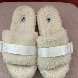 UGG Fluffy Cream Slides